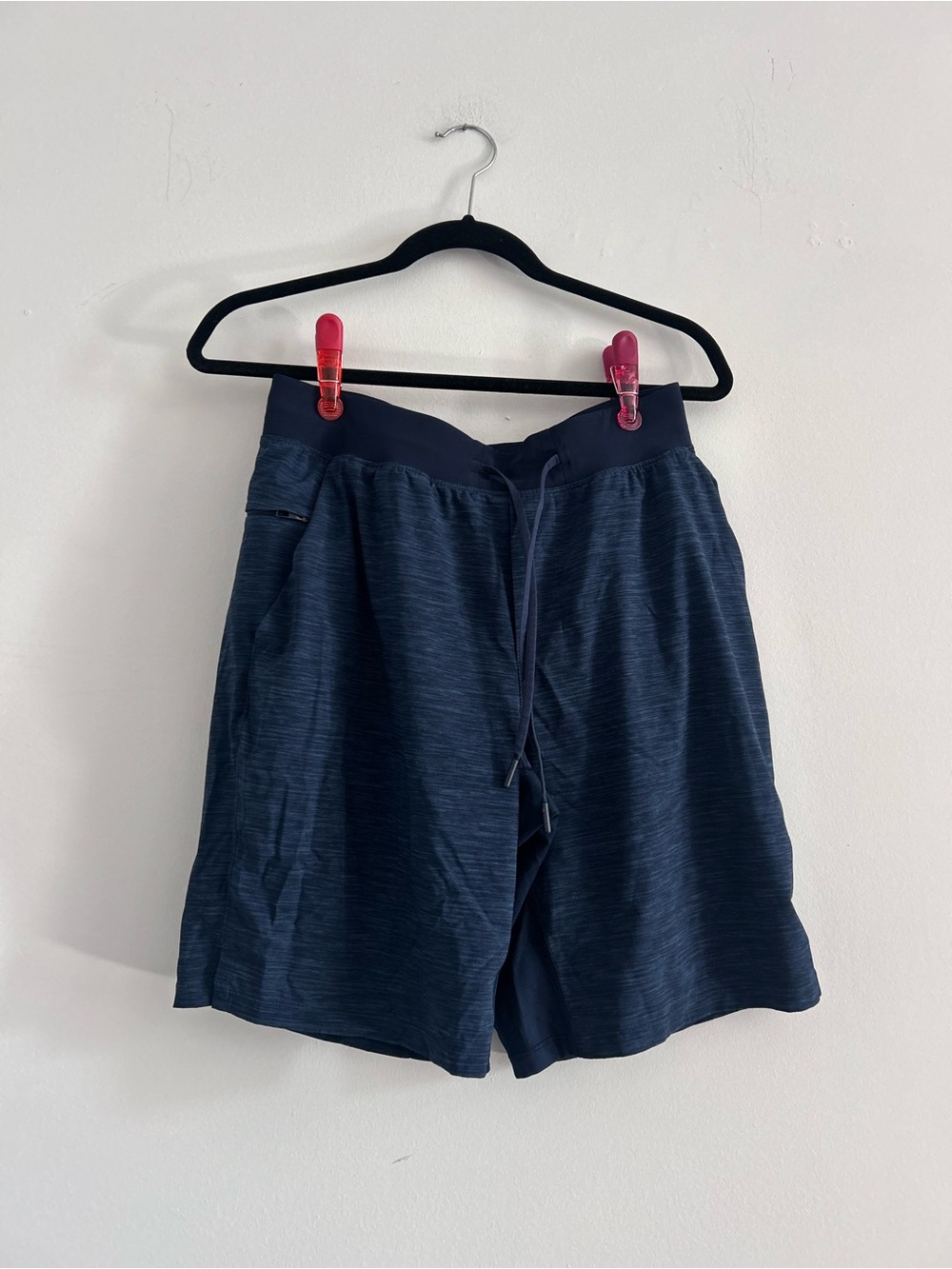 lululemon athletica Men's Dark Navy Athletic Drawstring Shorts with lining